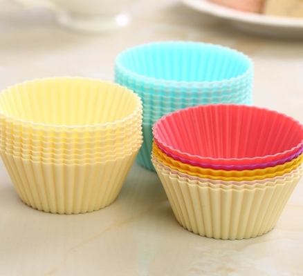 カップケーキ型のFDAの標準的なシリコーンのカップケーキは12pcs/sets注文のpantone色を形成する