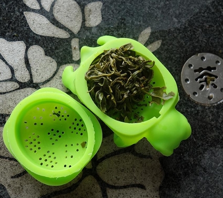緑色の動物の定形カメの食品等級のシリコーンの茶漉し
