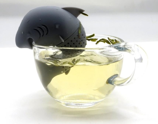 海洋動物様式の鮫は食品等級のシリコーンの茶Infuserを形づけました