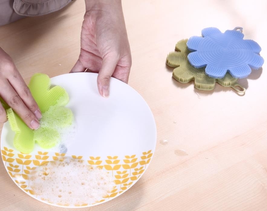 クリーニングの皿およびフルーツのための花の形の食品等級のシリコーンの洗浄ブラシのスポンジ